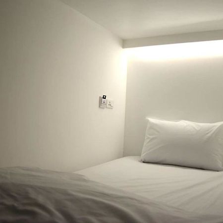 3 Howw Hostel At Sukhumvit 21 Банкок Екстериор снимка