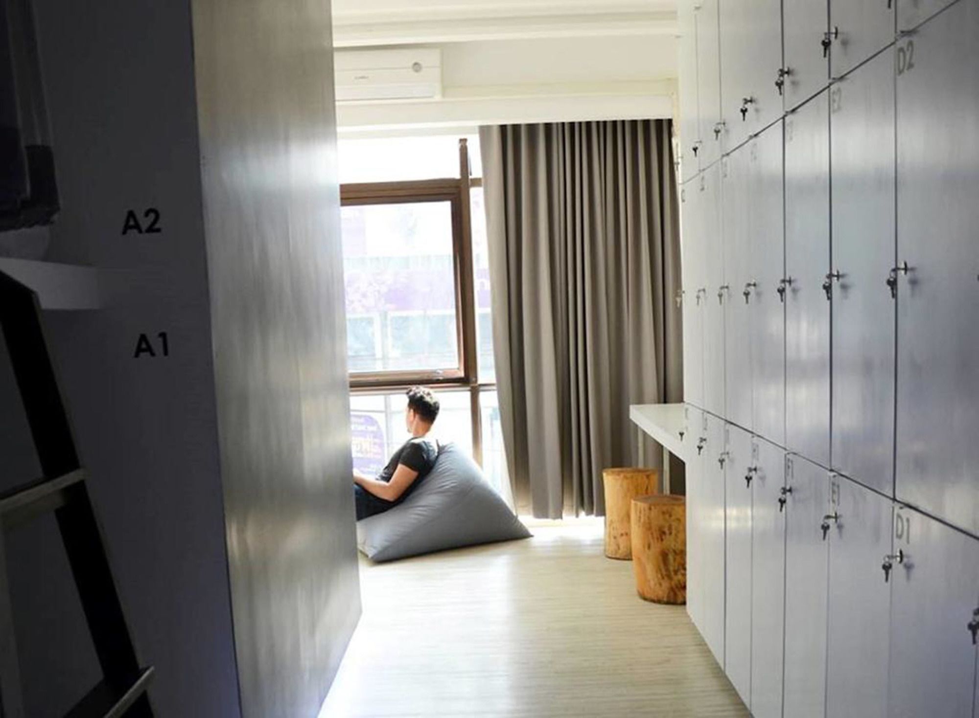 3 Howw Hostel At Sukhumvit 21 Банкок Екстериор снимка