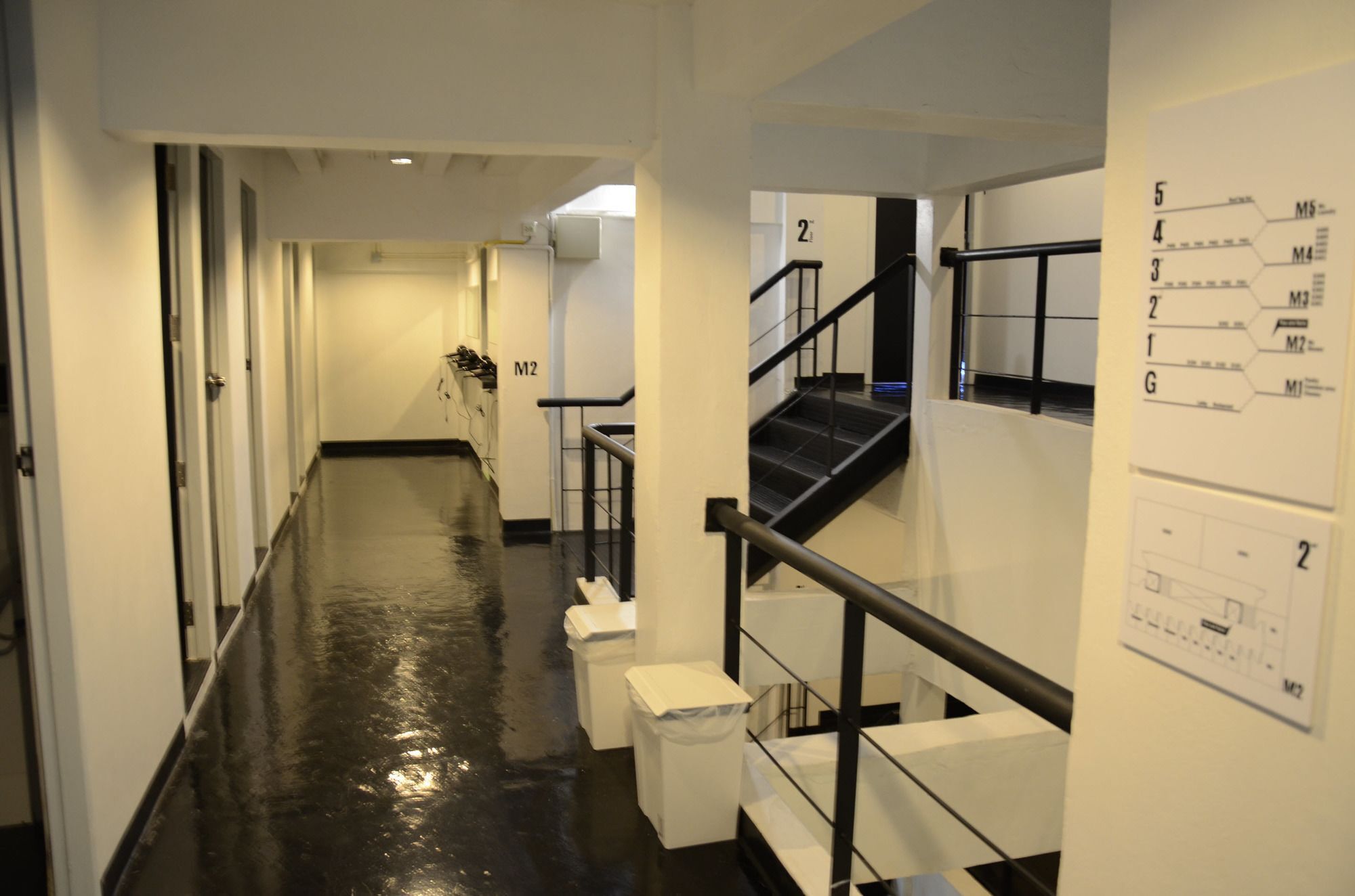 3 Howw Hostel At Sukhumvit 21 Банкок Екстериор снимка