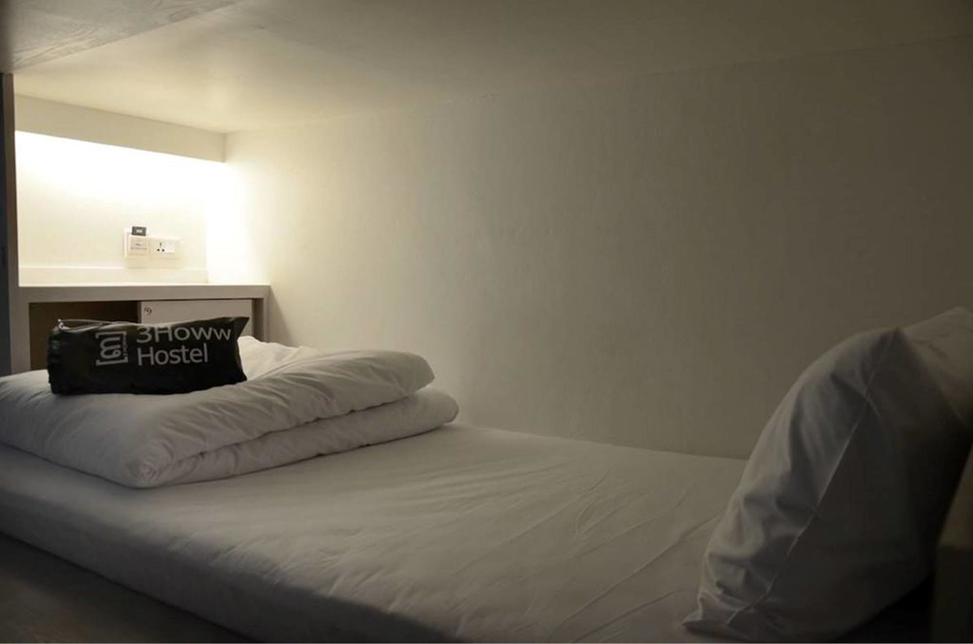 3 Howw Hostel At Sukhumvit 21 Банкок Екстериор снимка
