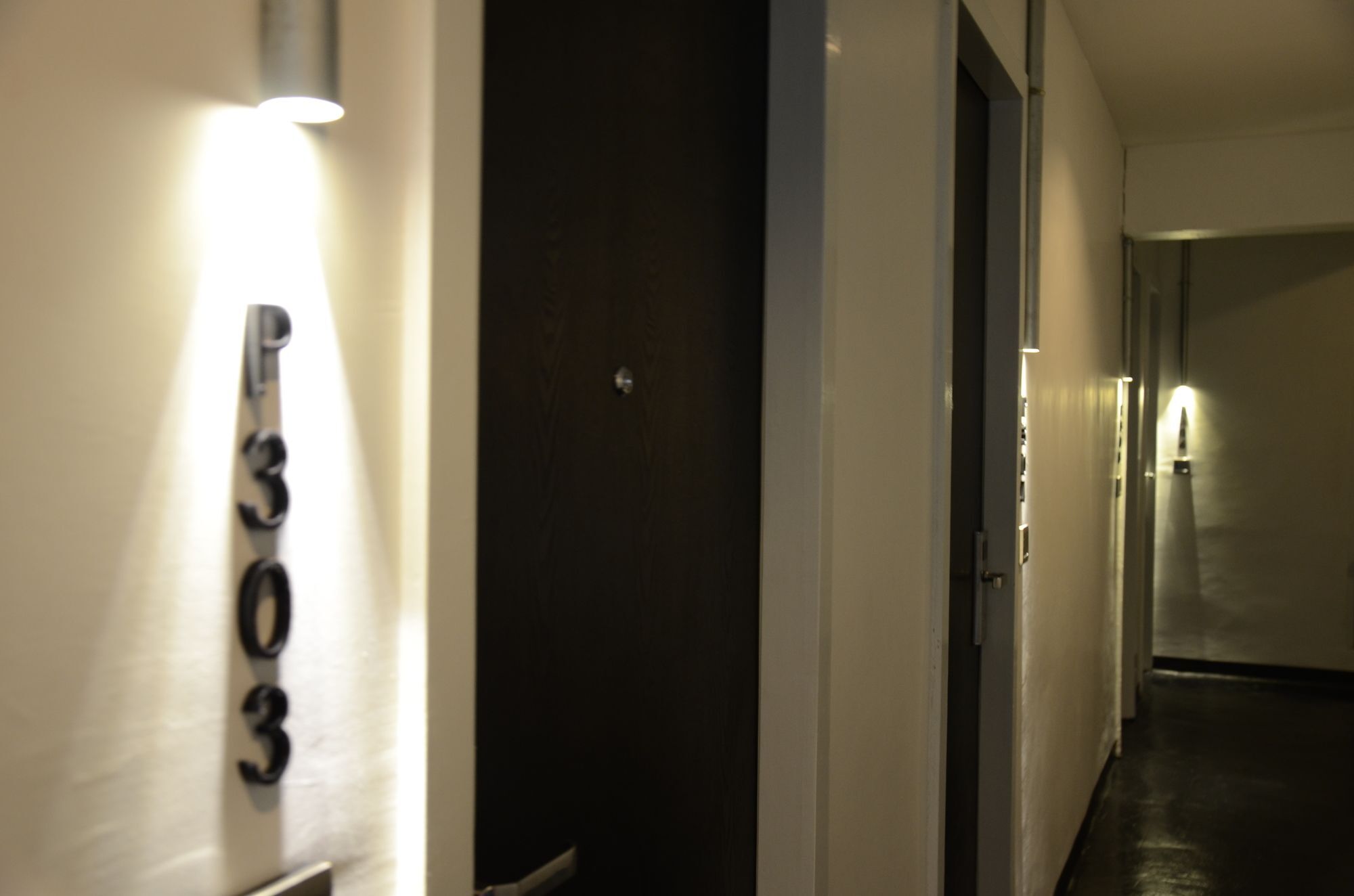 3 Howw Hostel At Sukhumvit 21 Банкок Екстериор снимка