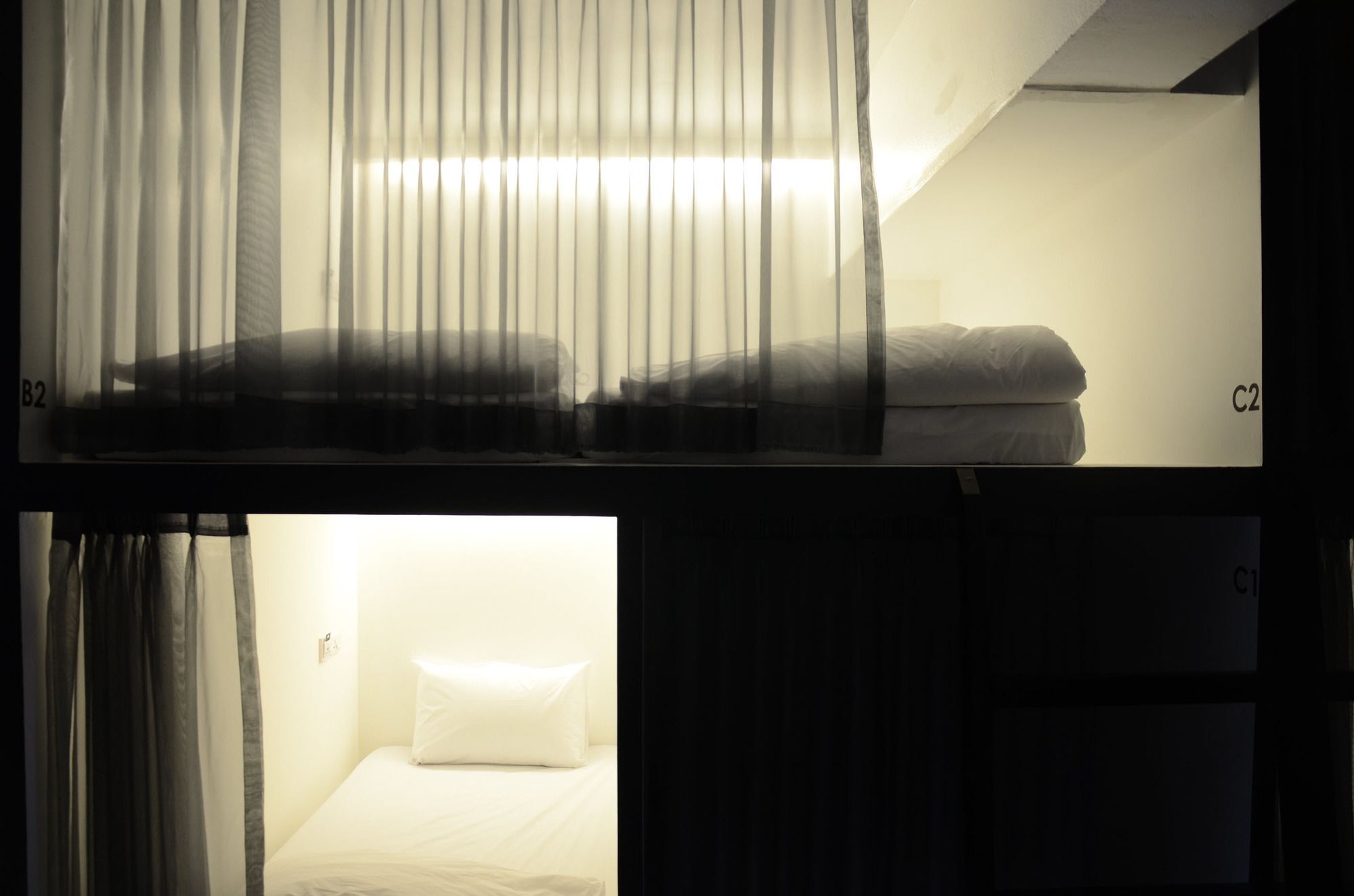 3 Howw Hostel At Sukhumvit 21 Банкок Екстериор снимка