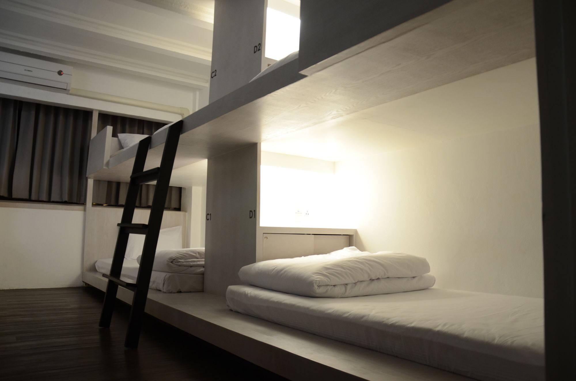 3 Howw Hostel At Sukhumvit 21 Банкок Екстериор снимка